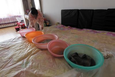 勉县楼上漏水，住户失联，小区没物管，业主维权难！律师来支招……